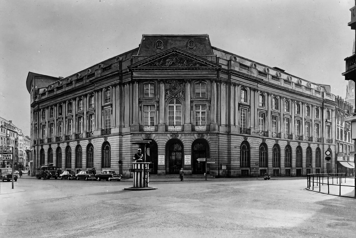 Façade de l'immeuble Sogenal, ancien siège de la Société Générale Alsacienne de Banque à Mulhouse